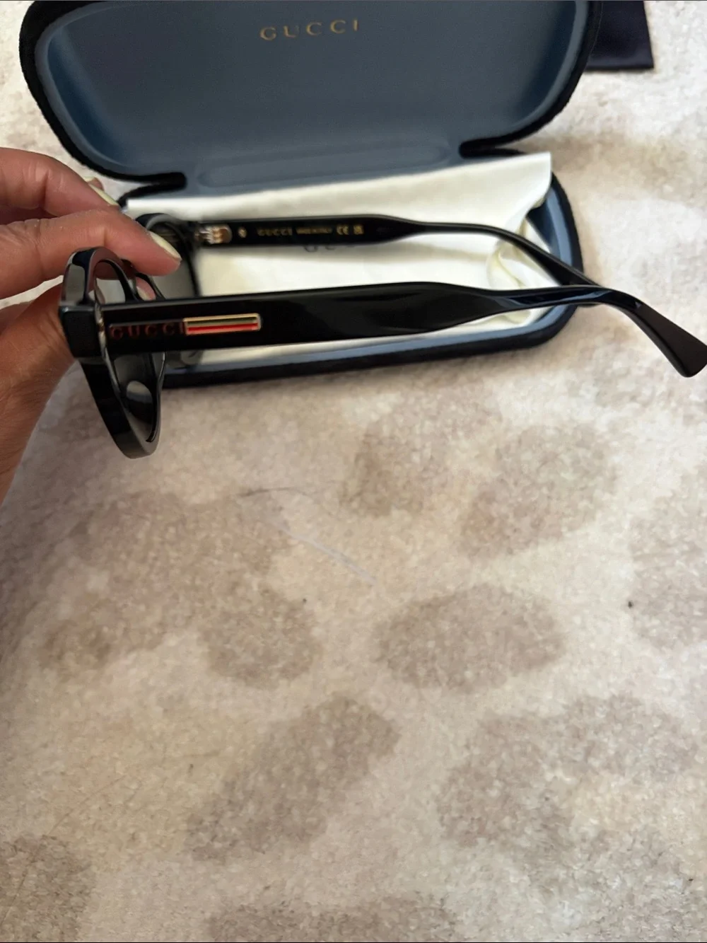 Gucci Black Round Sunglasses with Red-Green Stripe Accent - Picture 2 of 5
